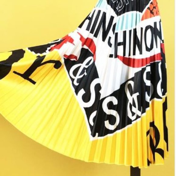 Voguish Graphic-Print Skirt - Picture 2 of 5